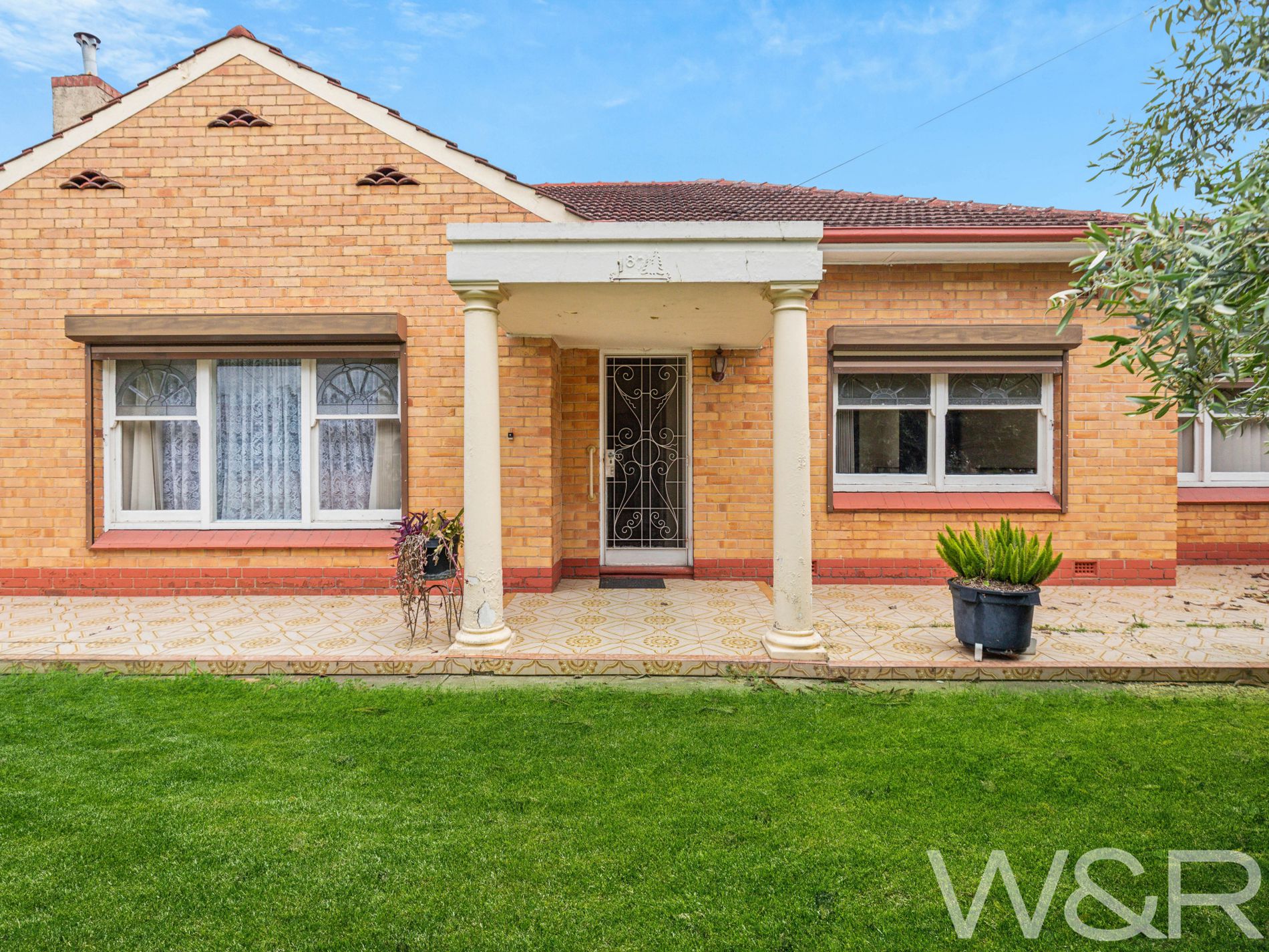 18 Hampton Street, Brooklyn Park