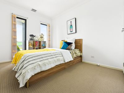2 Quintino Walk, Clyde North