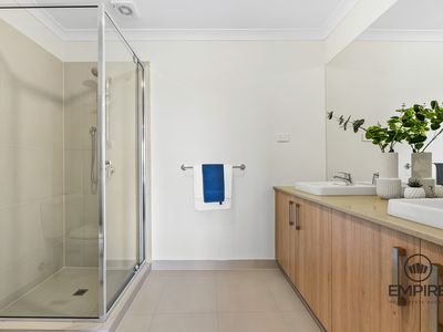 6 Mahara Walk, Cranbourne West