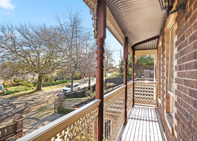 16  Barina Road, Glen Iris