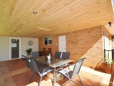 16 Hellyer Court, Dubbo