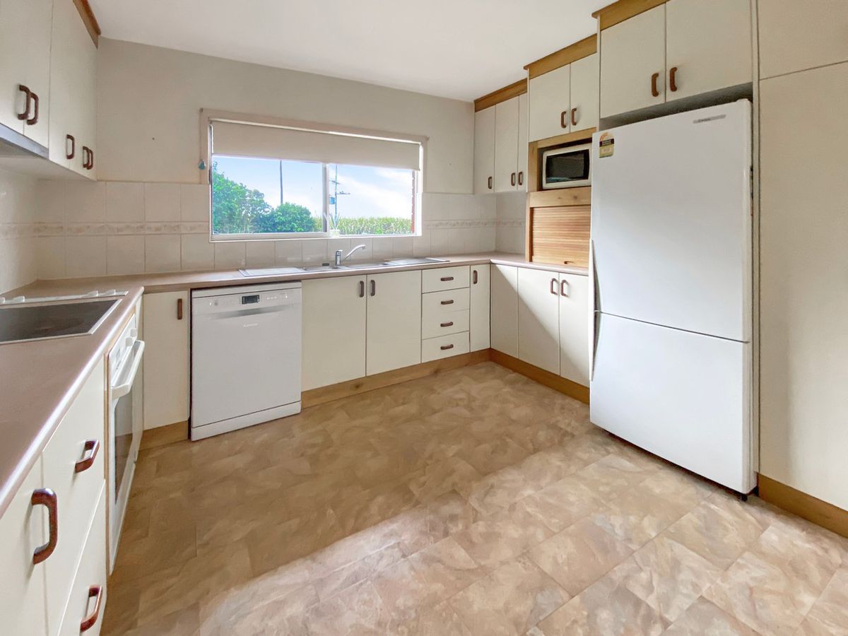 8394 Kennedy Highway, Atherton