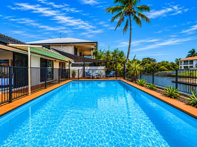 11 Ensenada Ct, Broadbeach Waters