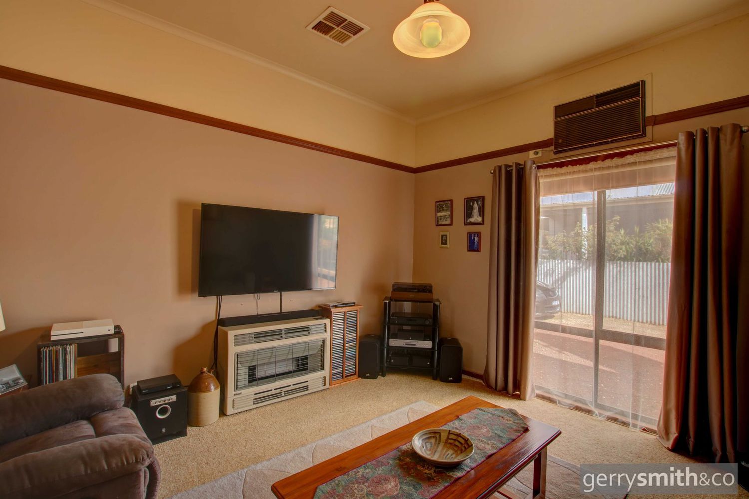 72 Williams Road, Horsham