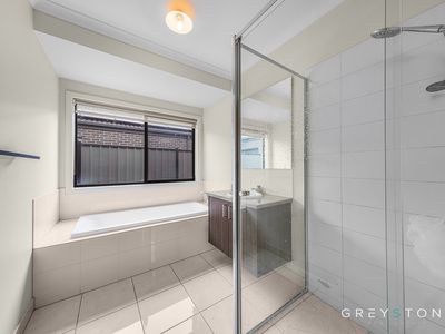 10 Caro Way, Fraser Rise