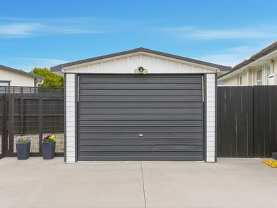 8 Dufek Crescent, Wigram
