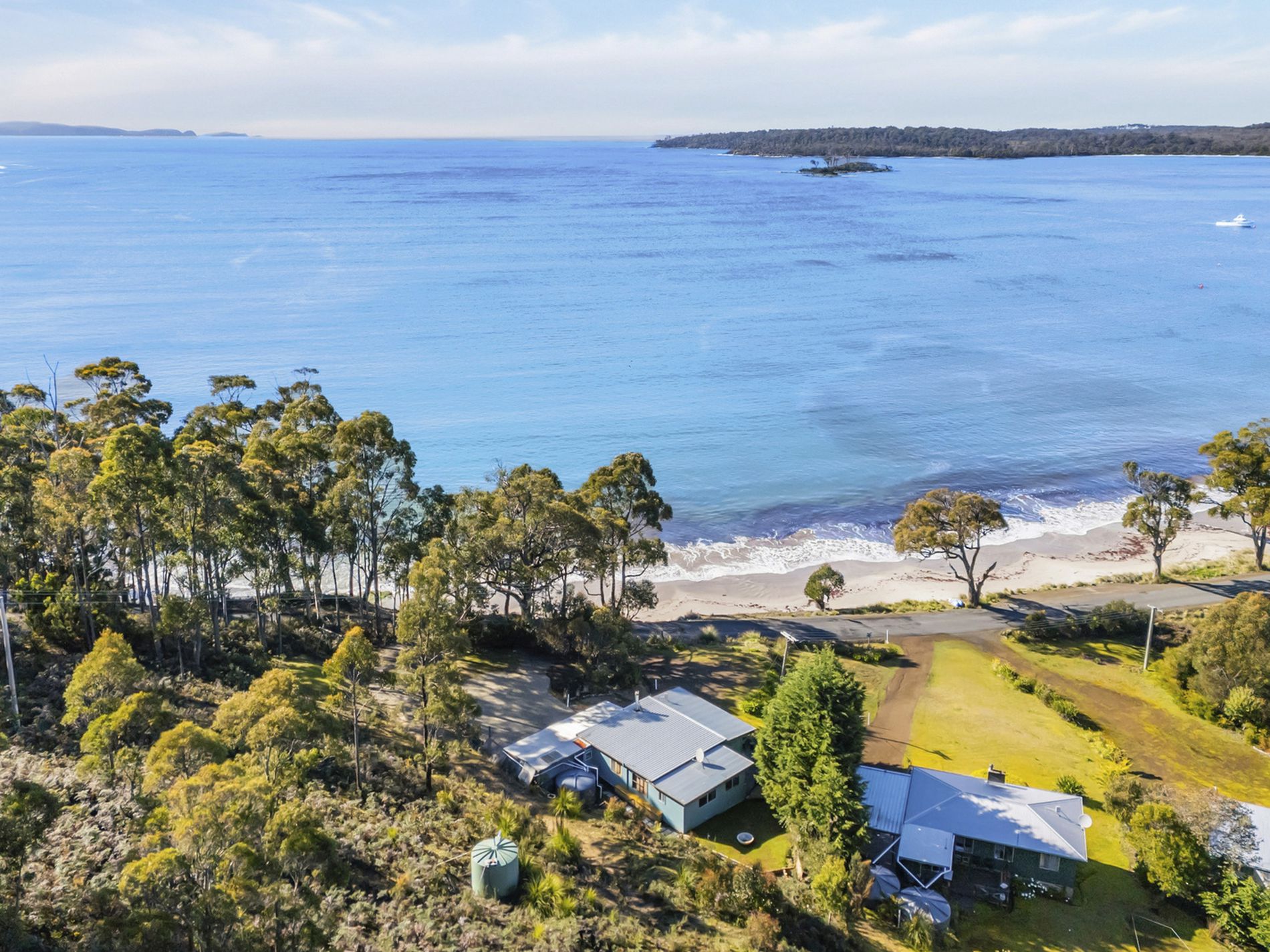 118 Kingfish Beach Road, Southport