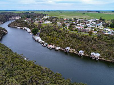 19 Dry Creek Road, Donovans