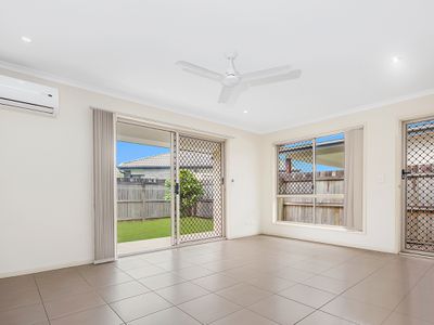 5 Wedge Tail Court, Griffin