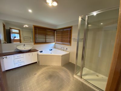 8 Perch Close, Werribee South
