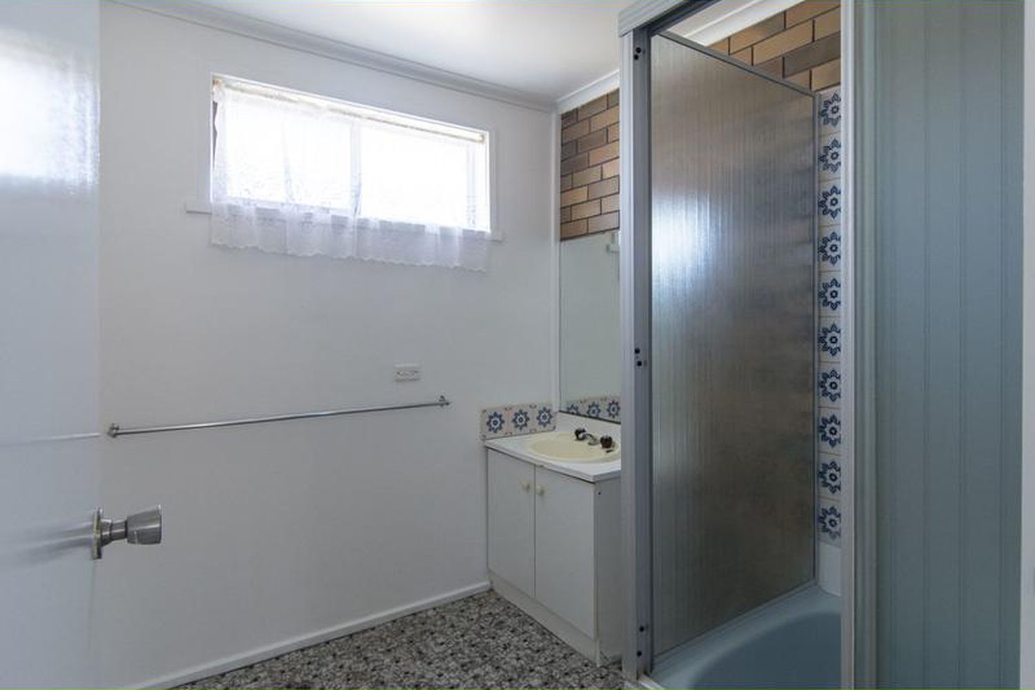 1 / 15 Schwarz Avenue, Horsham