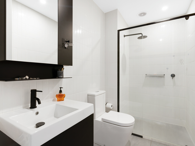 302 / 28 Riddell Parade, Elsternwick