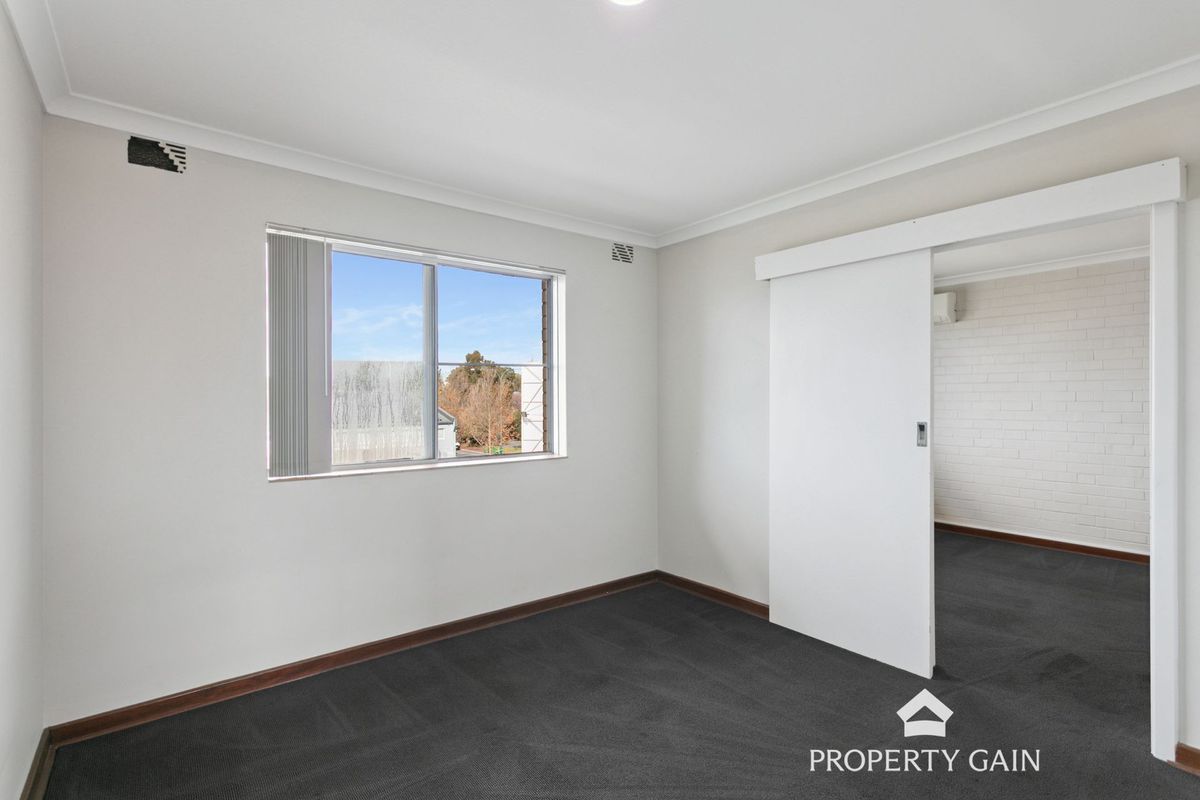 10 / 82 Broadway, Crawley
