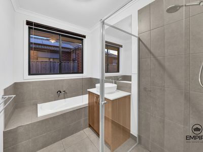 11 Makalu Circuit, Clyde North