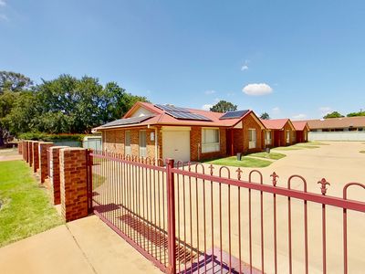 4 / 15 Bedford Avenue, Dubbo
