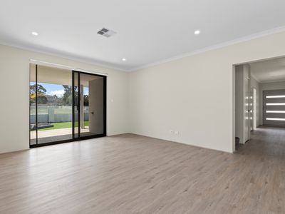 21 Corbett Way, Booragoon