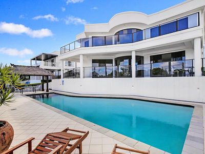 90 Cabana Boulevard, Benowa Waters