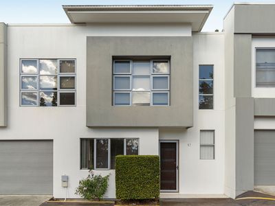 17 / 20 Careel Close, Helensvale