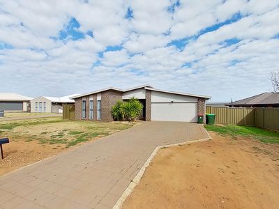 11 Thornett Place, Dubbo