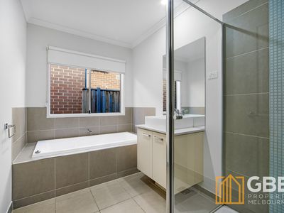 14 Ashwell Avenue, Williams Landing