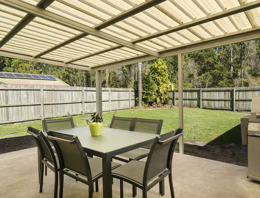 Family Home Backing Onto Bushland image 7