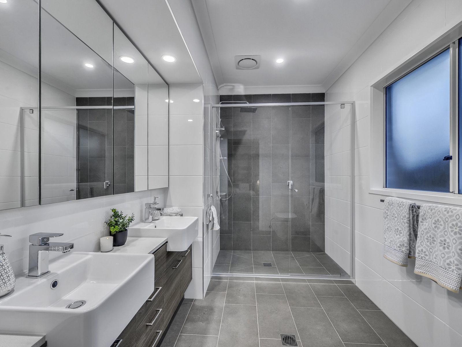 LIVE IN OR INVESTOR! $989K LUX PKG 