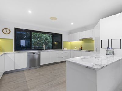 13 Cliff Close, Wakerley