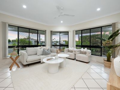1 Saint Helens Drive, Mount Louisa