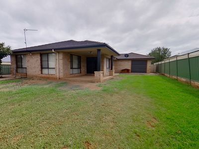 60 Dunheved Circle, Dubbo