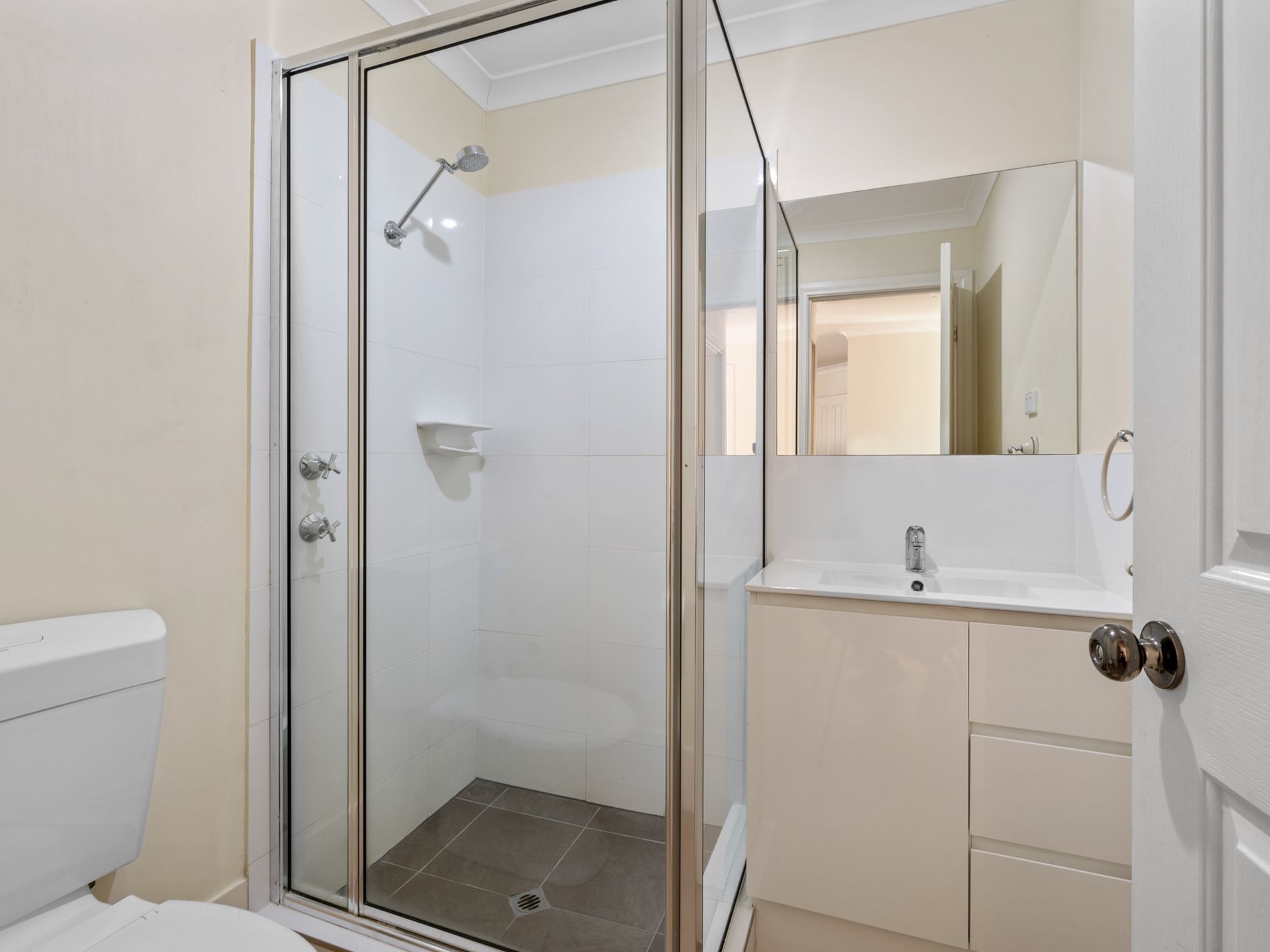 6 / 10 Great Eastern Highway, Somerville