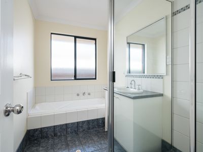 14 Smythe Drive, Broadwood