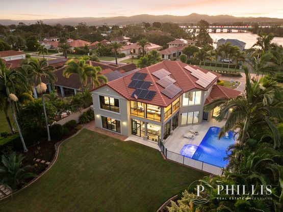 3166 Riverleigh Drive, Hope Island