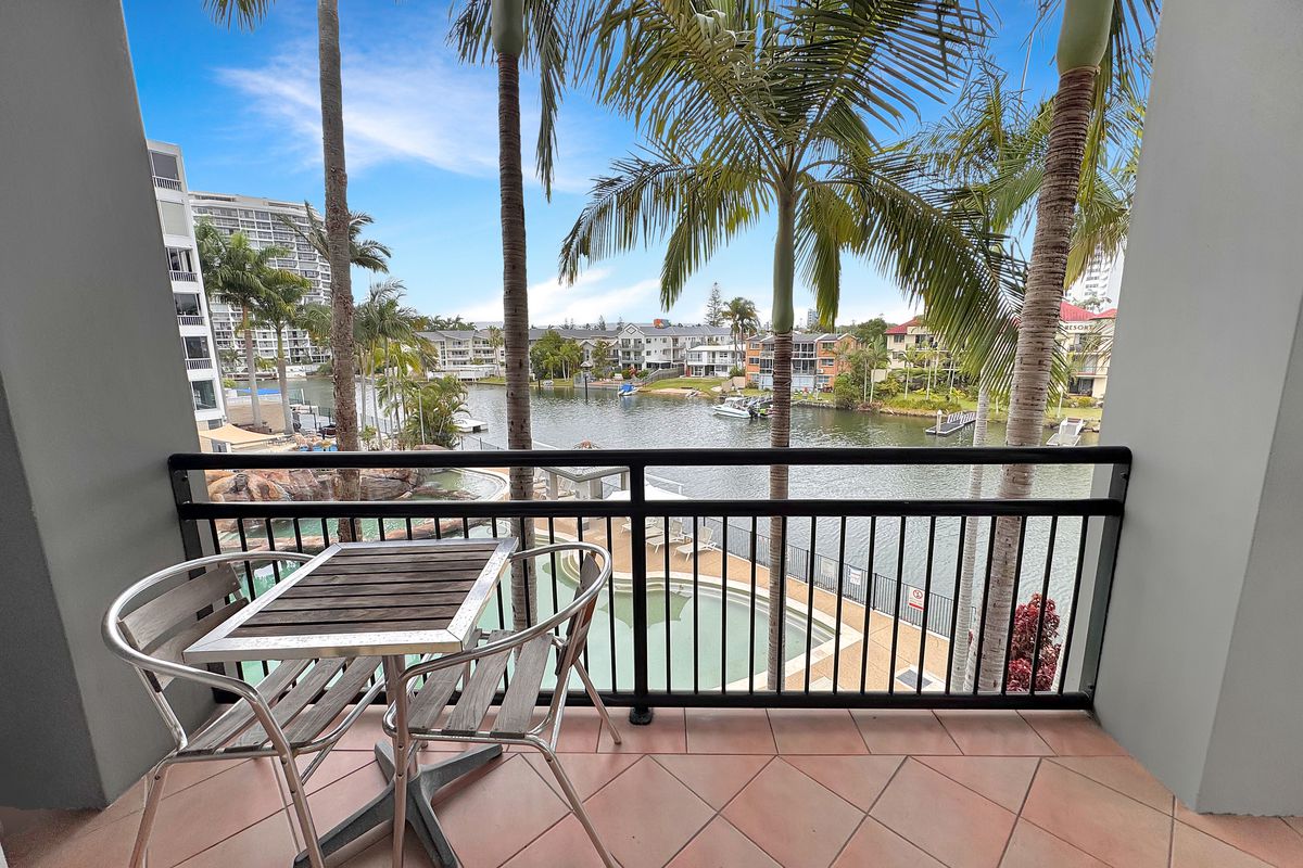 206b / 1-8 Paradise Island , Surfers Paradise