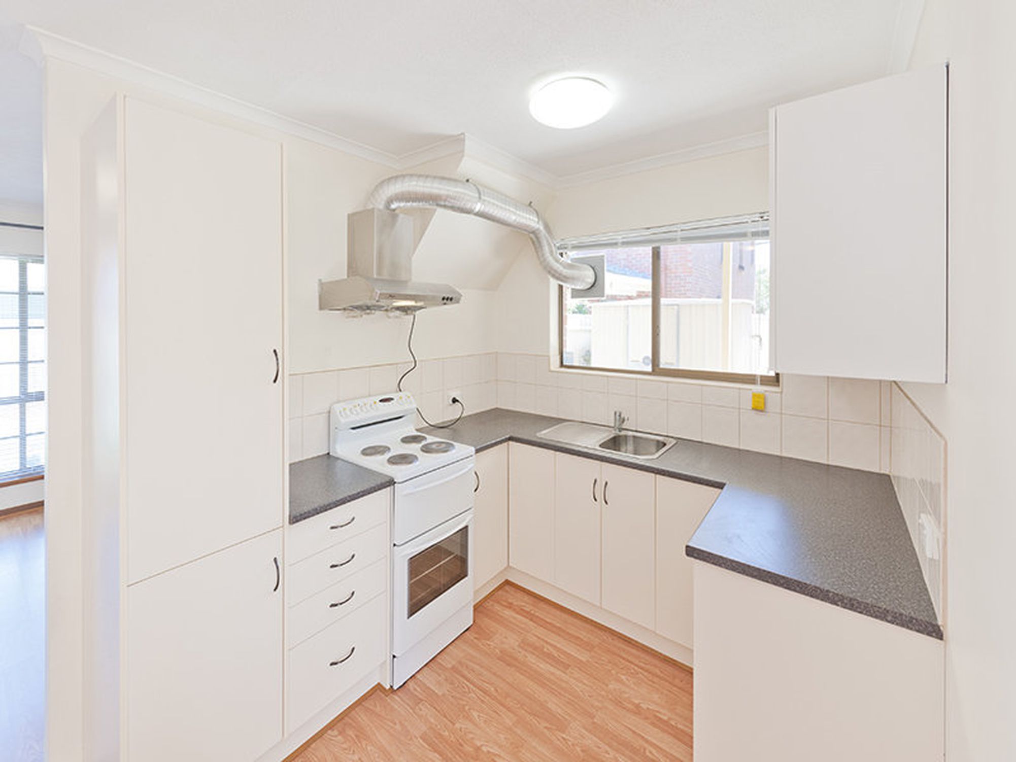 3 / 4 Chapel Street, Plympton