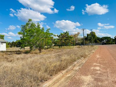 19 New Queen Road, Queenton