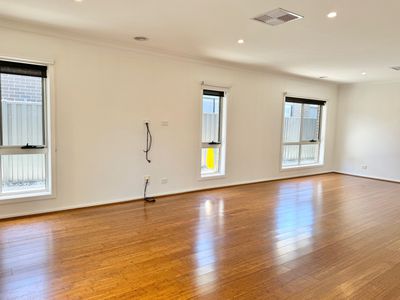 1167 Ison Road, Manor Lakes