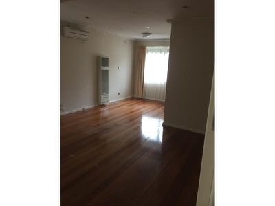 32 Blackburn Road, Doncaster East