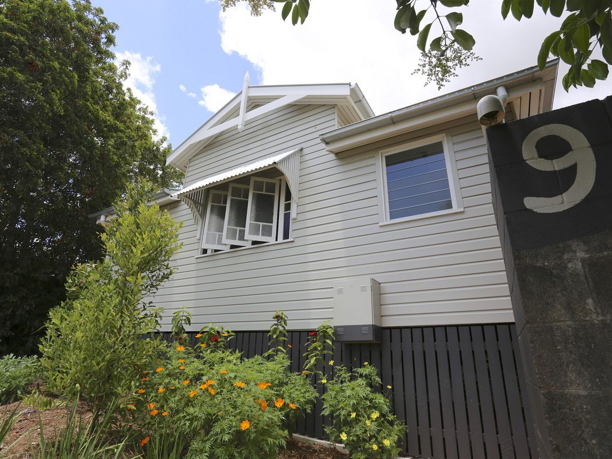 9 Downing Street, Malanda