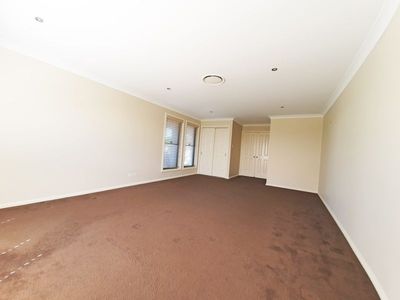 10 Holmwood Drive, Dubbo