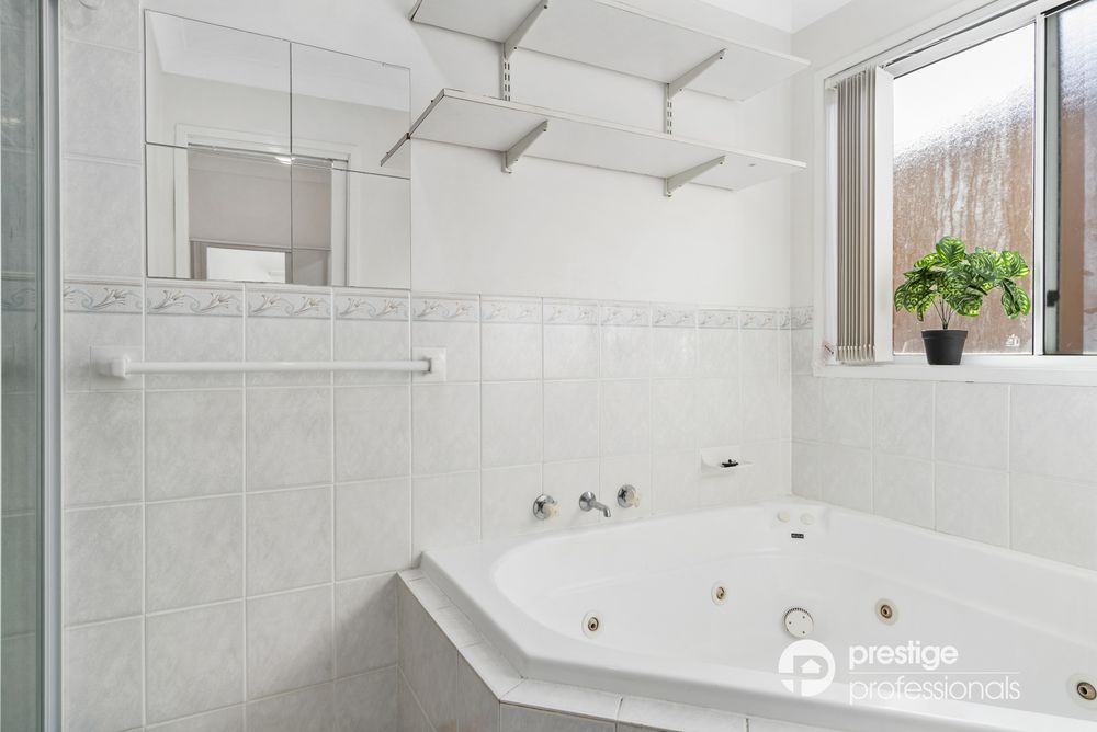 5 Glenelg Court, Wattle Grove
