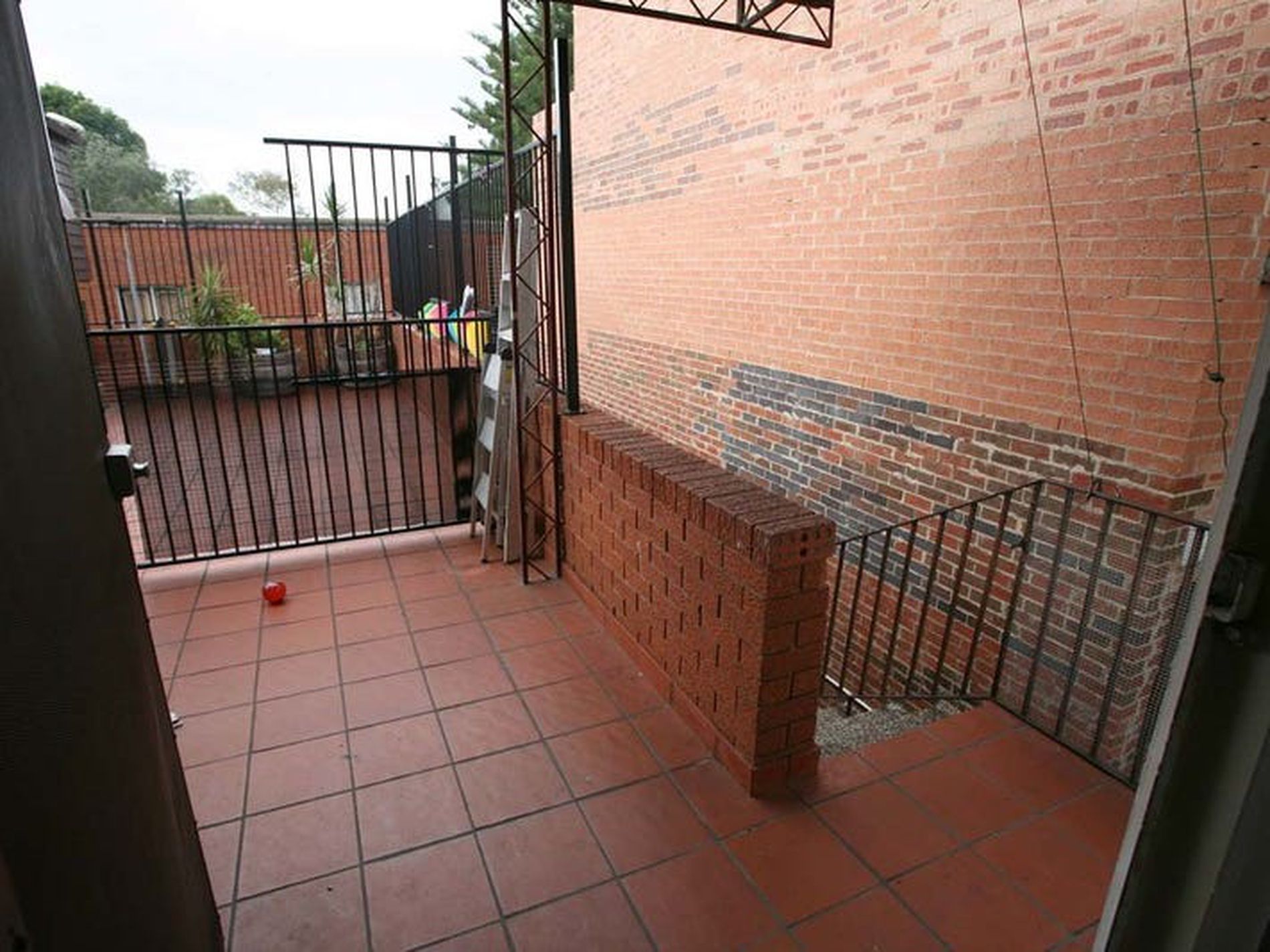 1 / 41 New Canterbury Road, Petersham