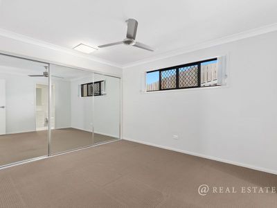 42 Lakeside Drive, Taroomball