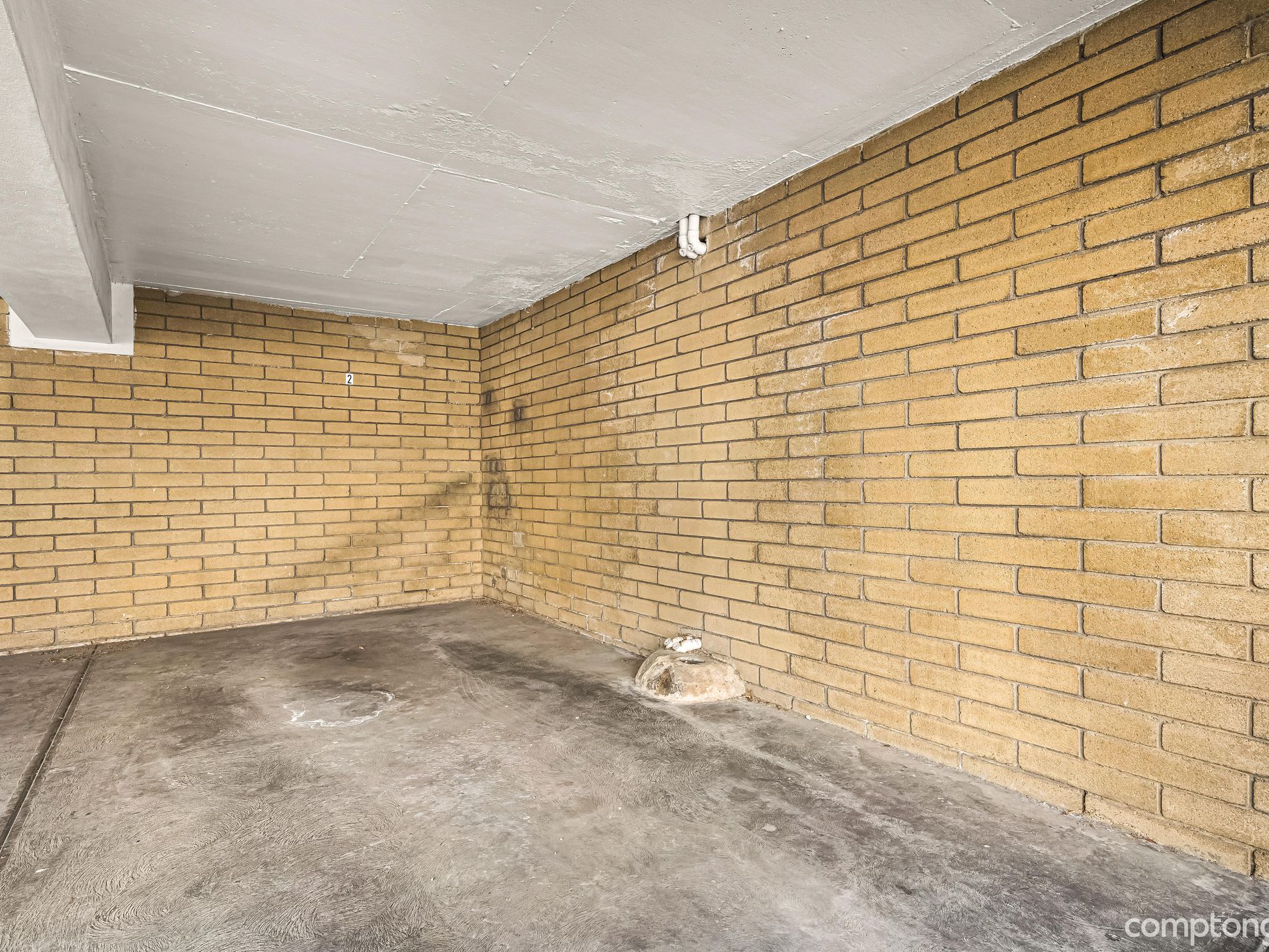 2 / 7 Flower Street, Essendon