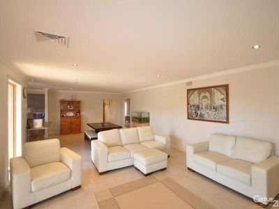 11 Nepean Place, Dubbo