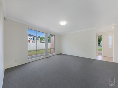 20 Mountain Ash Road, Hamlyn Terrace