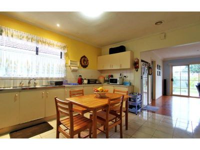 1449 Centre Road, Clayton
