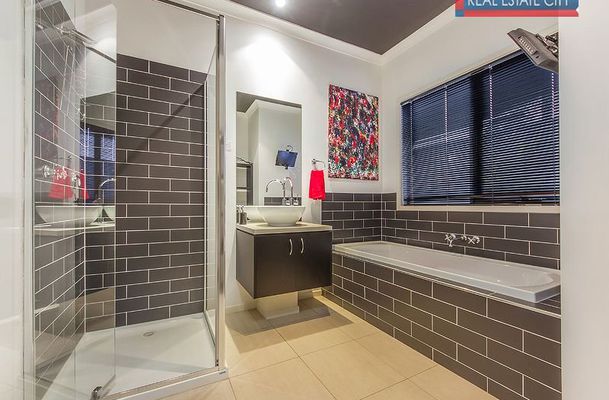 25 Pinnacle Drive, Craigieburn