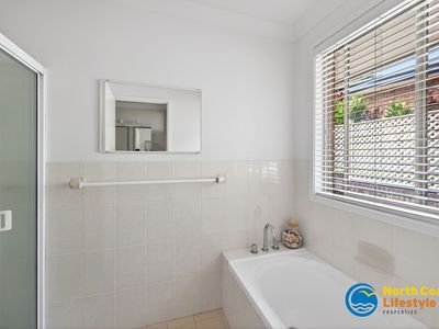 8 Binya Place, Ocean Shores