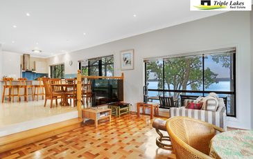 10 Omaru Place, Summerland Point