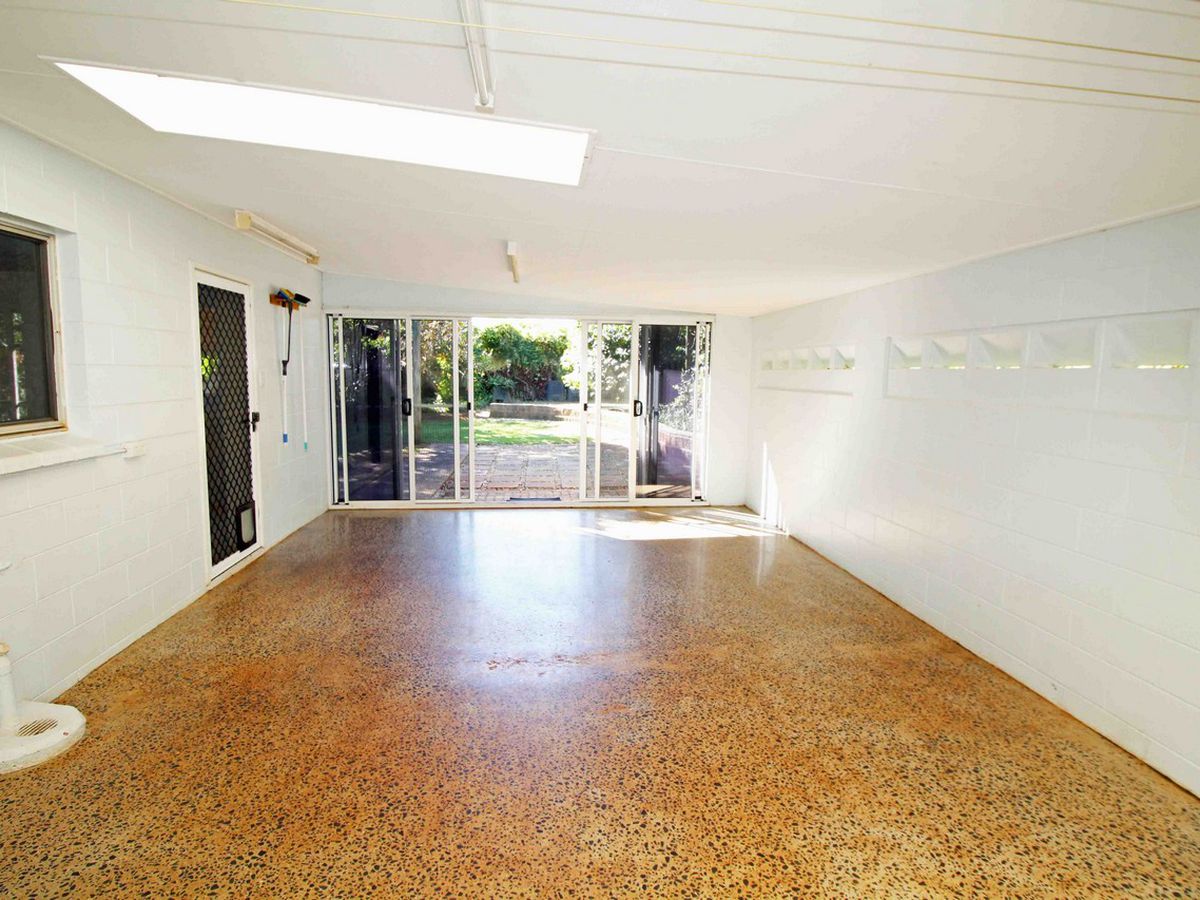 24 Azalea St, Atherton
